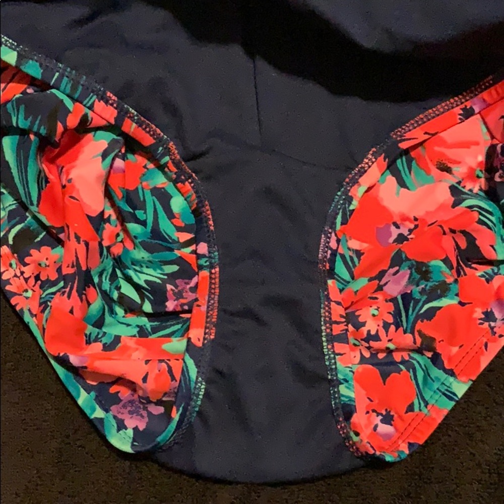 Bathing suit - Picture 6 of 7